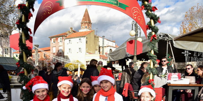 Advent u Zadru: Prekrasno subotnje jutro na Trgu Petra Zoranića