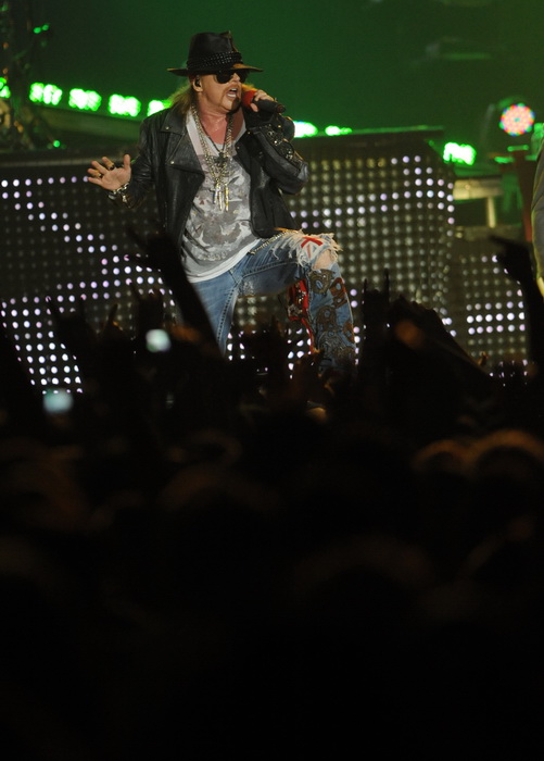 Split, 170712.
Koncert americke grupe Guns ‘n’ Roses koja je krajem 80-ih i pocetkom 90-ih bila jedna od vodecih grupa svijeta, danas je s malo manje popularnosti gostovala u splitskoj Spaladium Areni gdje se okupilo nekoliko tisuca obozavatelja. 
Na foto