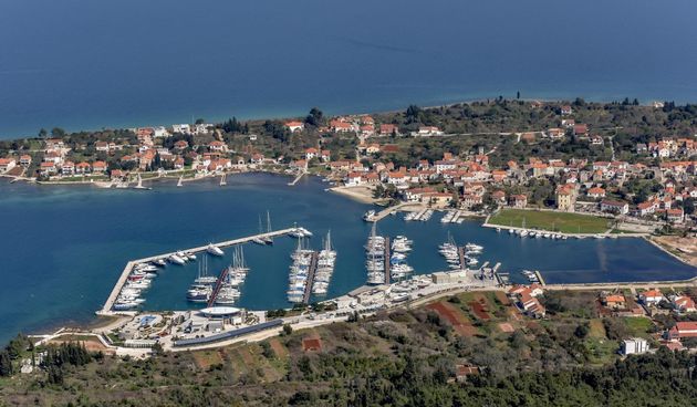 Sutomišćica na otoku Ugljanu i Olive Island Marina