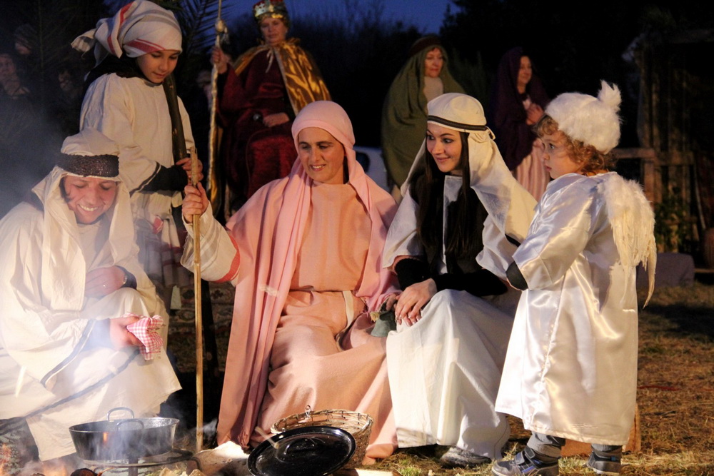 U Diklu kod bunara upriličene žive jaslice U Diklu kod bunara upriličene žive jaslice