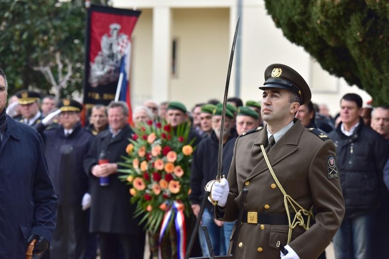 Svecanim postrojavanjem i mimohodom kroz grad postrojbi sudionica obiljezena je 22. obljetnica vojno-redarstvene akcije Maslenica. Photo: Dino Stanin/PIXSELL Svecanim postrojavanjem i mimohodom kroz grad postrojbi sudionica obiljezena je 22. obljetnica vojno-redarstvene akcije Maslenica. Photo: Dino Stanin/PIXSELL