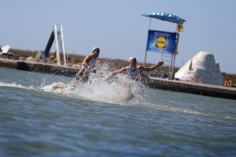 Na plaži u Zatonu kod Zadra održan je tečaj Hrvatskog crvenog križa za  djevojke i mladiće kako bi dobili licencu za spasioce na plažama Zadarske županije. Photo: Filip Brala/PIXSELL