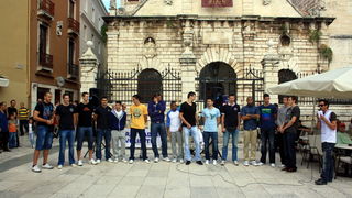 Narodni trg: Predstavljene košarakašice i košarkaši Zadra. foto: Mladen Malik