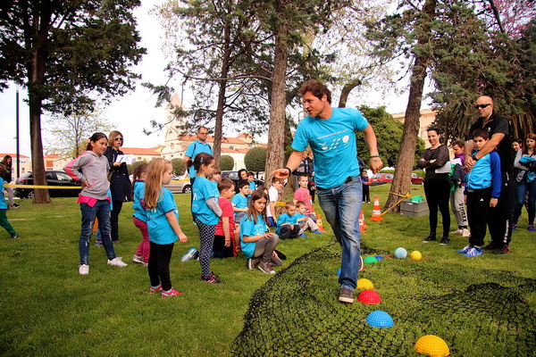 Sportska manifestacija za djecu “1000 koraka kroz 1000 ulica” SŠ “Loptica” Sportska manifestacija za djecu “1000 koraka kroz 1000 ulica” SŠ “Loptica”