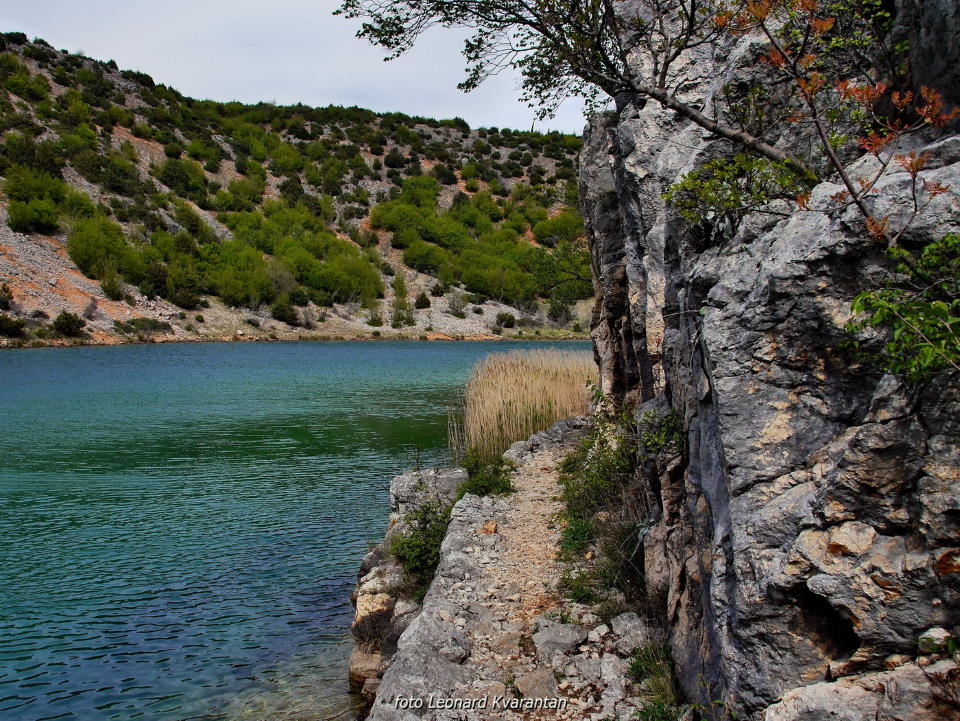 Pješačka staza Obrovac – Jankovića buk