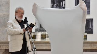 U lozi Narodnog muzeja otvorena je izlozba plakata, fotografija i kostima Zadarskog plesnog ansambla, najstarijeg ansambla suvremenog plesa u Dalmaciji. Izlozba je vezana uz proslavu Dana obrane grada Zadra i 25. godisnjice od osnutka Zadarskog plesnog an