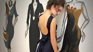 1900 kn; Haljinu dizajnira Klara Dedić: rukom oslikan saten-elastin (foto: Marin Gospić)