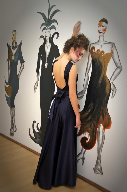 1900 kn; Haljinu dizajnira Klara Dedić: rukom oslikan saten-elastin (foto: Marin Gospić)