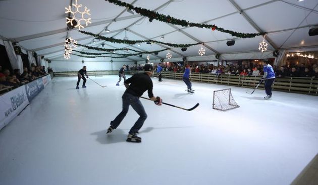 Zadarski hokejaši izazvali su splitske te su se sastali na zadarskom Forumu kako bi odigrali prijateljsku utakmicu.  Photo: Filip Brala/PIXSELL