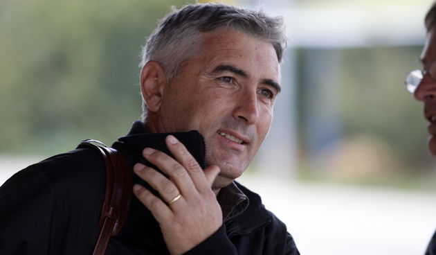 Zadar, 041111.  
Odvjetnik Vladimir Gredelj provodi postupak procjene imovine Hotela President na Boriku zbog dugova vlasnika hotela Zdravka Barbarose jednom poduzetniku iz Djurdjevca. 
Na slici sudski ovrsitelj Ante Bratanovic.
Foto: Jure Miskovic / CROP