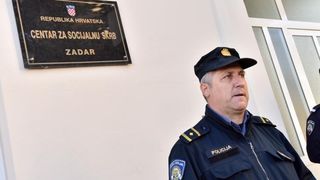 Ispred zadarskog Centra za socijalnu skrb, odrzan je prosvjed kako bi se izrazilo nezadovoljstvo nacinom rada djelatnika ove institucije. Prosvjed je potaknut nedavnim zbivanjima u skucaju obiteli Bozic. Photo: Dino Stanin/PIXSELL Autor  Dino Stanin/PIXS