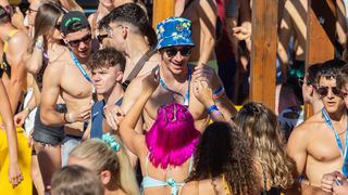 Dnevni party u klubu Papaya na plaži Zrće