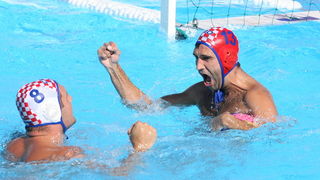 Rim, 010809. 
13 Svjetsko prvenstvo Rim 2009.?Vaterpolo utakmica za trece mjesto :  Hrvatska – Amerika
Na fotografiji hrvatski reprezentativci slave osvajanje broncane medalje – Andro Buslje i Josip Pavic.
Foto: Vladimir Dugandzic / CROPIX