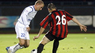 Cakovec, 200809.
Na gradskom stadionu Cakovec igra se prvenstvena utakmica T-com Prve HNL izmedju NK Medjimurje i NK Zadar.
Na fotografiji: Dvoboj Marina Kurtin iz Zadra i Nikole Melnjaka iz Medjimurja.
Foto: Andrej Svoger / Cropix