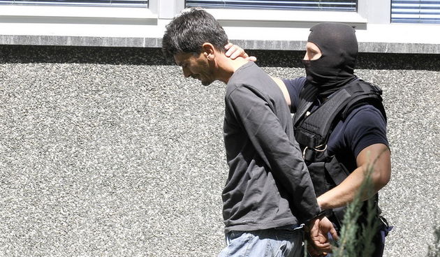 Banja luka, 270611.
Policija Republike Srpske danas je Dragana Paravinju , koji je jucer priznao otmicu i ubojstvo Antonie Bilic, prebacen u tranzicijski zatvor u Sarajevo.
Foto: Admir Buljubasic / CROPIX