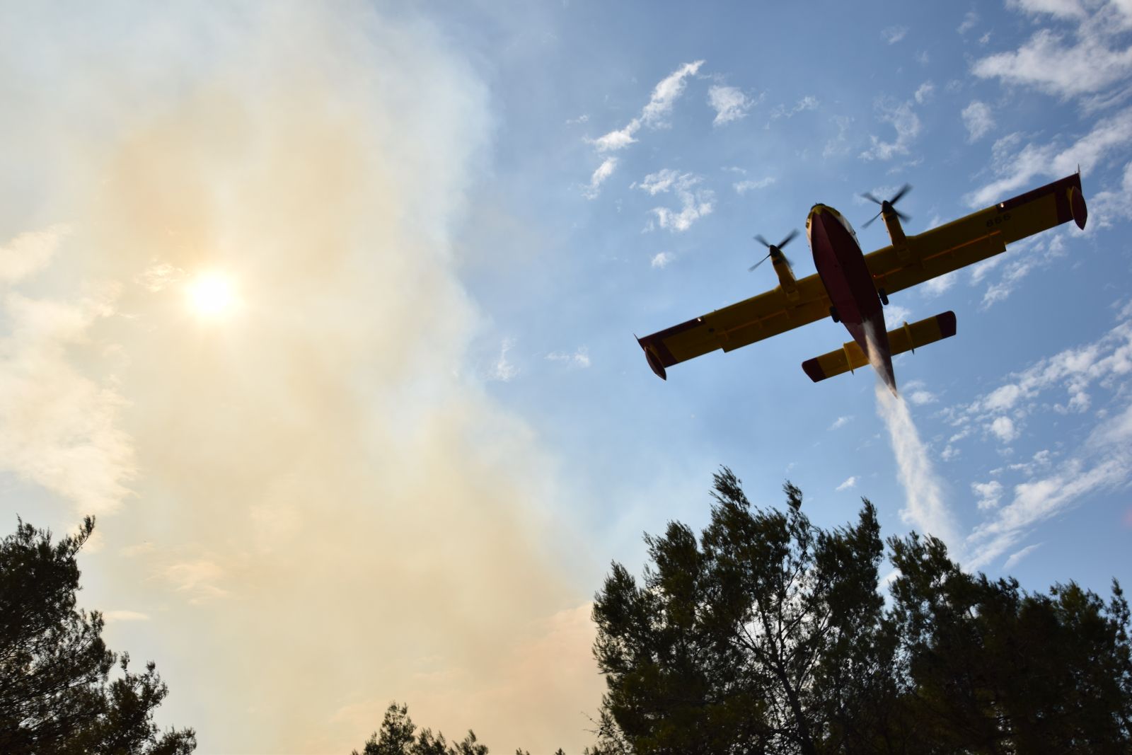 Zračne i kopnene snage gase požar kod Kožina Zračne i kopnene snage gase požar kod Kožina