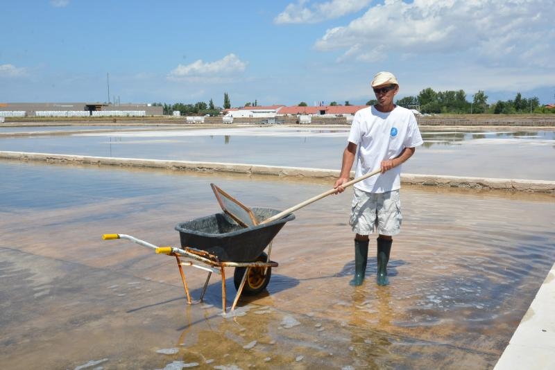 Nin – Povijesni gradic Nin pokraj Zadra za svoju prepoznatljivost ima nadaleko poznatu i najstariju hrvatsku solanu. Pod geslom “Prica o soli…” i dan danas se sol proizvodi na tradicionalan nacin. Photo: Damir Spehar/PIXSELL Nin – Povijesni gradic Nin pokraj Zadra za svoju prepoznatljivost ima nadaleko poznatu i najstariju hrvatsku solanu. Pod geslom “Prica o soli…” i dan danas se sol proizvodi na tradicionalan nacin. Photo: Damir Spehar/PIXSELL