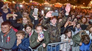 Na Trgu Petra Zoranica uz koncert Ivana Zaka i vatromet otvoren je Advent u Zadru Na Trgu Petra Zoranica uz koncert Ivana Zaka i vatromet otvoren je Advent u Zadru