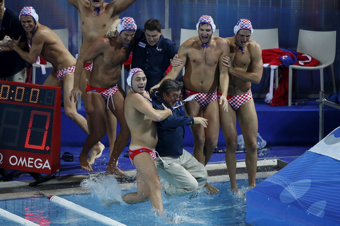 Zagreb, 110910.
Bazen Mladosti na Savi.
29. Europsko prvenstvo u vaterpolu.
Finalna utakmica za pobjednika Europskog prvenstva u vaterpolu  Hrvatska – Italija.
Na slici: slavlje hrvatskih igraca.
Foto: Goran Mehkek / CROPIX