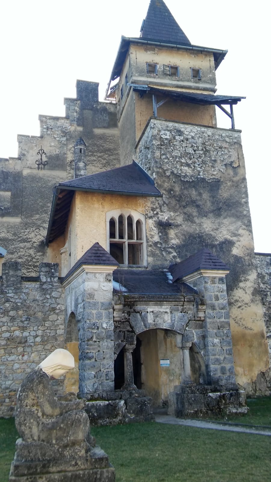 Prijepodne u Cazinu, Kostelski buk i posjet tvrđavi Ostrožac