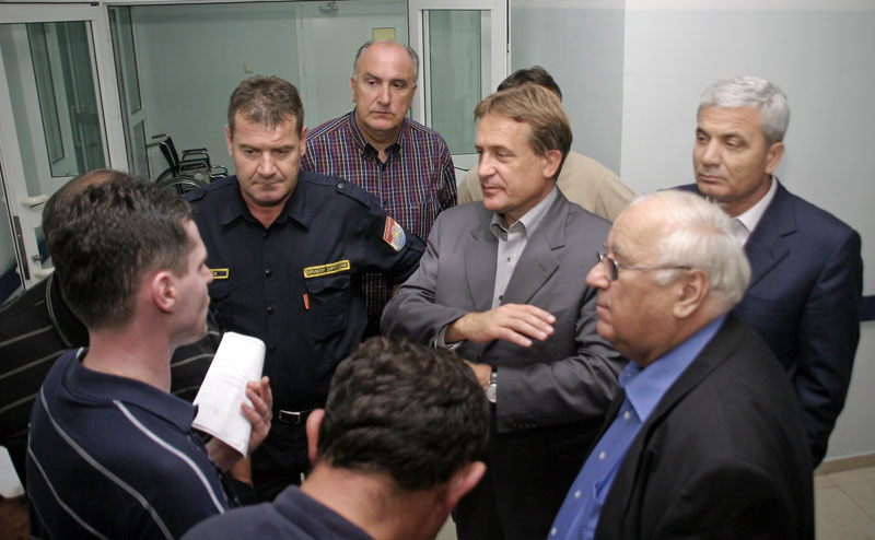 Unesreceni vatrogasci – Politicari dosli u posjet Unesreceni vatrogasci – Politicari dosli u posjet