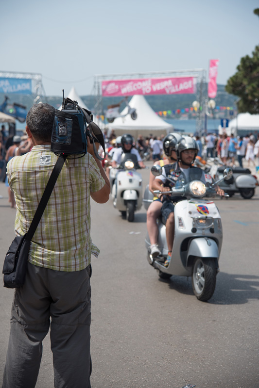 Spektakularni defile vespaša, foto: Vinko Pešić Spektakularni defile vespaša, foto: Vinko Pešić