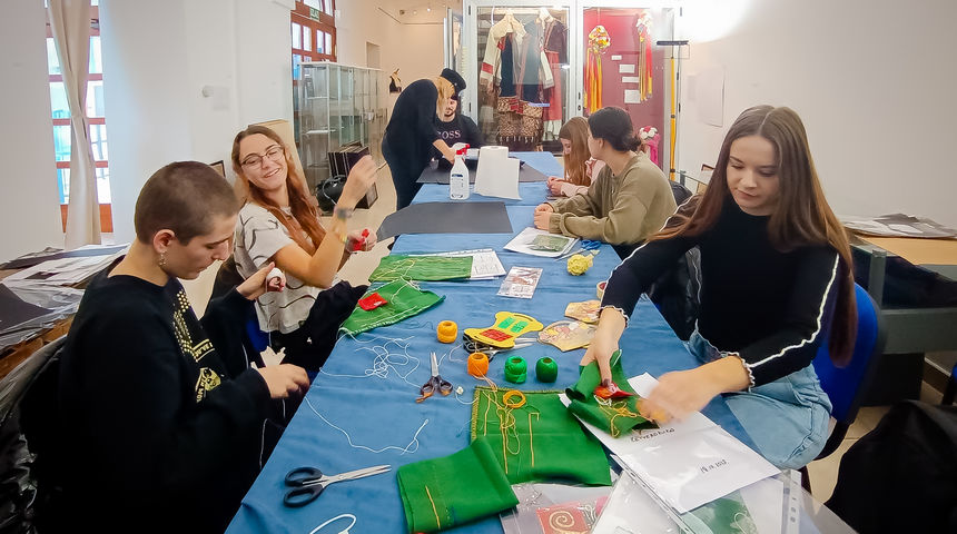 Etnološki odjel Narodnog muzeja Zadar poziva na radionice izrade ukrasnog veza četverokuke Etnološki odjel Narodnog muzeja Zadar poziva na radionice izrade ukrasnog veza četverokuke