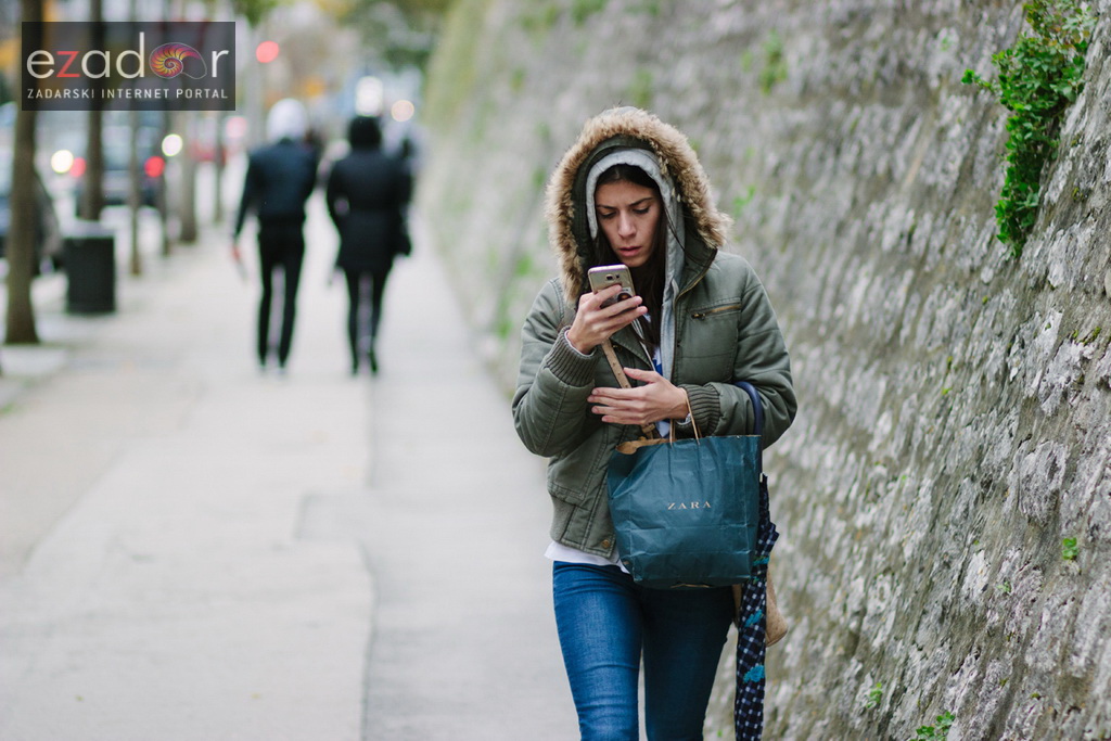 Đir po gradu, ponedjeljak 13. studenog 2017. Škura bura, zima, zamotana djevojka