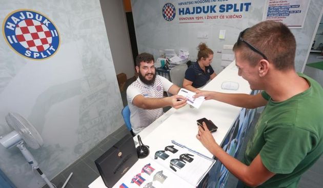 Poljud, prodaja ulaznica za utakmicu Hajduka protiv Brondbyja nakon ukidanja UEFA-ine suspenzije.
