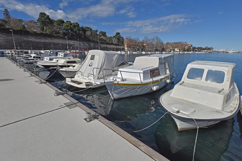 Uvala jazine, foto: D. Stanin, PIXSELL//camci, brodovi, uvala, vez, ilustracija, brodice, lucica, Luka, brod,