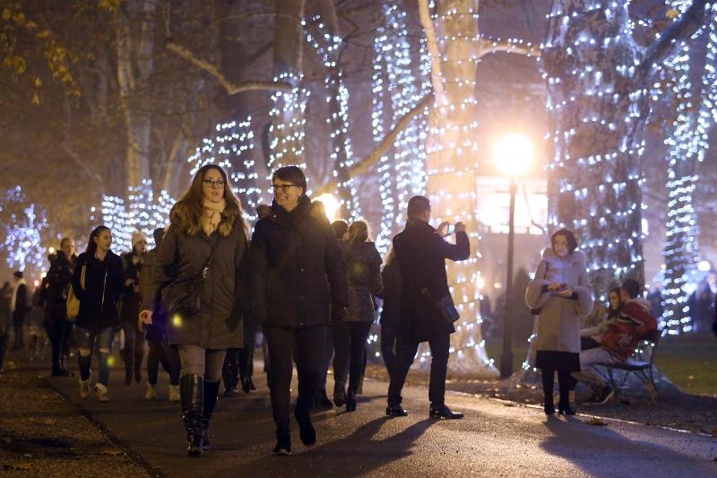 Na Zrinjevcu otvoren Advent u Zagrebu