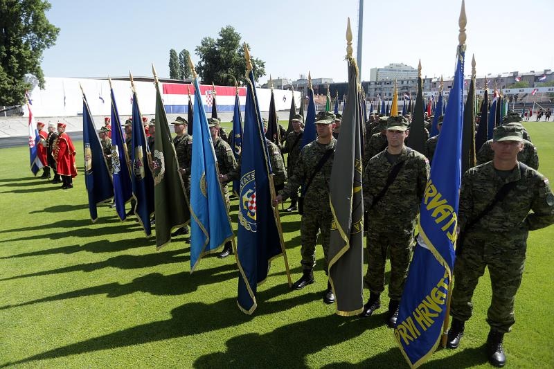 Svečano postrojavanje na stadionu u Kranjčevićevoj u povodu Dana Oružanih snaga Republike Hrvatske. Foto. PIXSELL Svečano postrojavanje na stadionu u Kranjčevićevoj u povodu Dana Oružanih snaga Republike Hrvatske. Foto. PIXSELL
