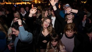 Vatromet, tisuće konfeta, šampanjac, prskalice i koncert Ivana Zaka i Tempo Banda