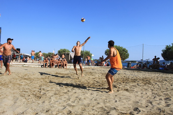Na plaži Punta u Bibinjama održan 6. Memorijalni turnir u odbojci na pijesku za Tomislav Sikirića – Siku. Foto: Leo Banić Na plaži Punta u Bibinjama održan 6. Memorijalni turnir u odbojci na pijesku za Tomislav Sikirića – Siku. Foto: Leo Banić