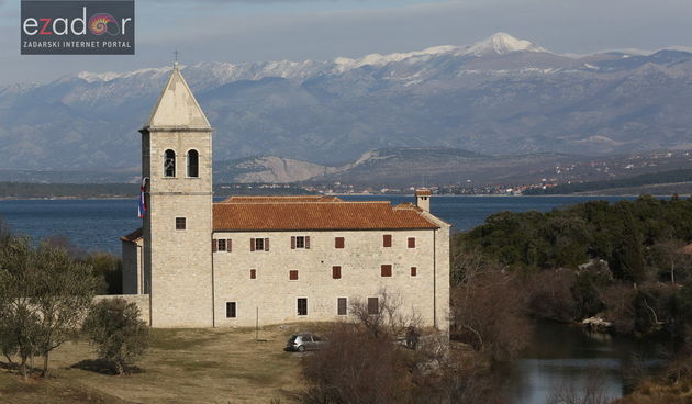 U Donjem Karinu obilježeno sjećanje na rušenje Franjevačkog samostana tijekom VRO Maslenica