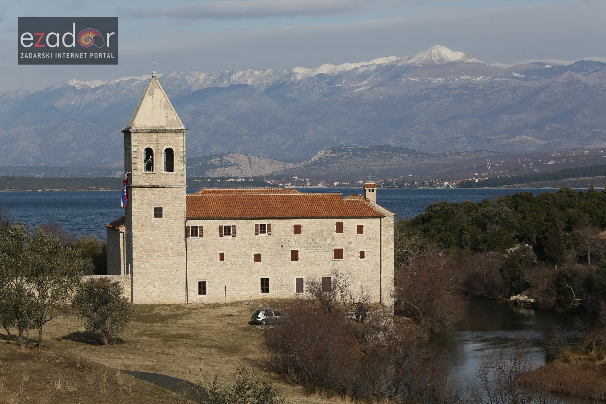U Donjem Karinu obilježeno sjećanje na rušenje Franjevačkog samostana tijekom VRO Maslenica