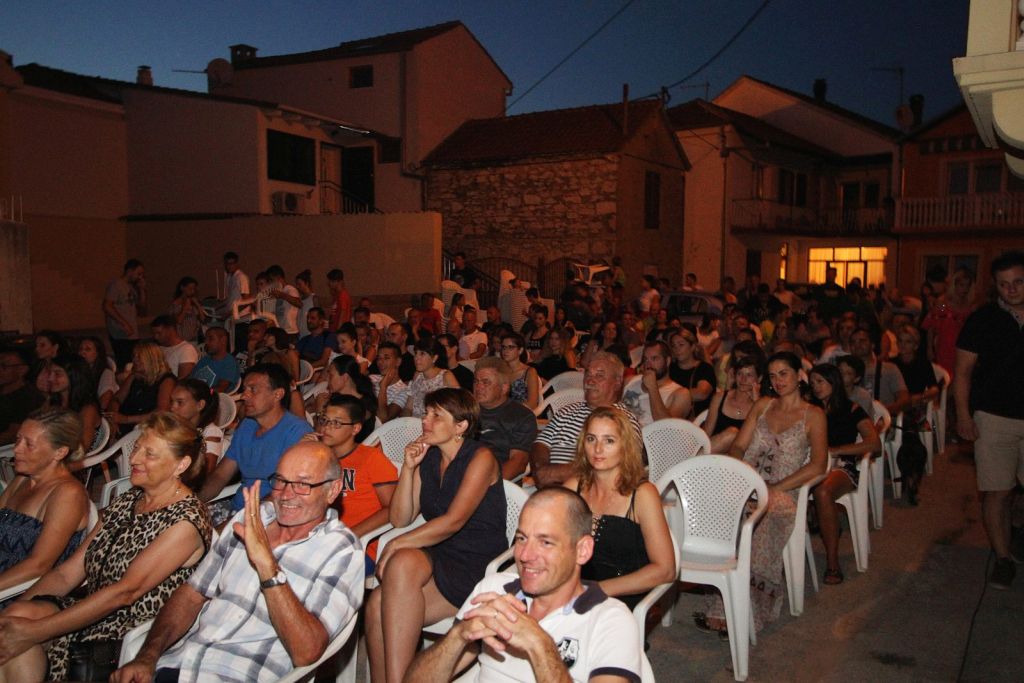 Željko Pervan i društvo nasmijali Bibinjce do suza