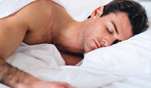 muškarac spava (foto: cottoninc.com)