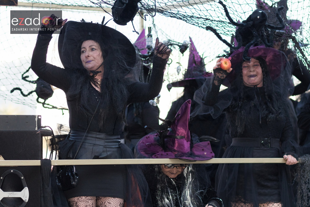 Zadarski karneval 2018: Povorka maškaranih skupina od Gradskih vrata preko Foruma do Narodnog trga Zadarski karneval 2018: Povorka maškaranih skupina od Gradskih vrata preko Foruma do Narodnog trga