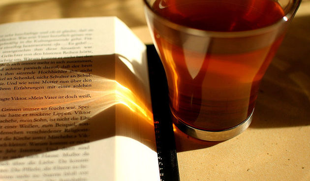 Knjiga, čaj, čitanje