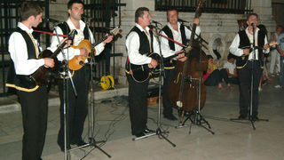 Pet Tambura na Narodnom trgu