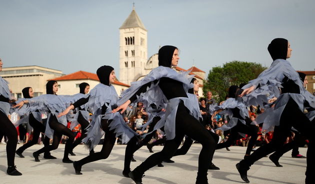 Zadar, 290413.
Poljana Ivana Pavla II. 
Na Poljani Pape Pavla II obiljezio se Svjetski dan plesa manifestacijom pod nazivom Go out and dance. Simultana proslava Svjetskog dana plesa odrzala se, uz Zadar, u jos sest hrvatskih gradova: Split, Pozega, Rijeka