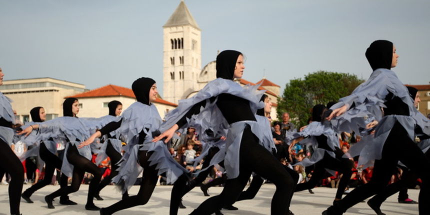 Zadar, 290413.
Poljana Ivana Pavla II.
Na Poljani Pape Pavla II obiljezio se Svjetski dan plesa manifestacijom pod nazivom Go out and dance. Simultana proslava Svjetskog dana plesa odrzala se, uz Zadar, u jos sest hrvatskih gradova: Split, Pozega, Rijeka Zadar, 290413.
Poljana Ivana Pavla II.
Na Poljani Pape Pavla II obiljezio se Svjetski dan plesa manifestacijom pod nazivom Go out and dance. Simultana proslava Svjetskog dana plesa odrzala se, uz Zadar, u jos sest hrvatskih gradova: Split, Pozega, Rijeka