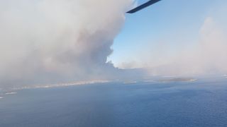 Zračne snage i vojnici gase veliki požar na Pelješcu