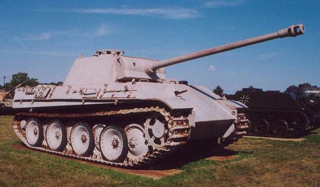Tenk Panzer 4 (foto: www.warbirdpix.com)