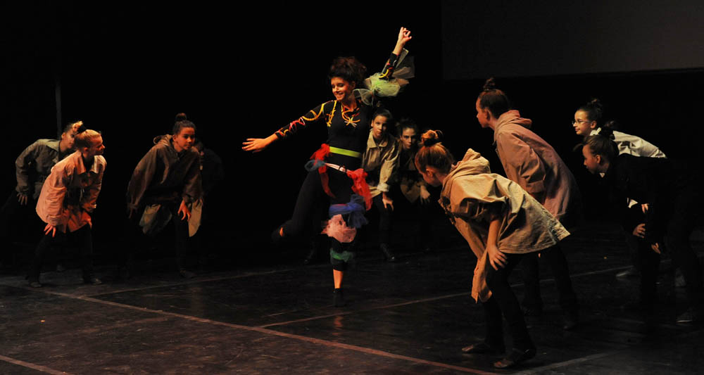 Zadar, 12.5.2012. snimio: Nenad Marčev
1. Zadarski plesni festival
(In memoriam Nives Šimatović-Predovan)
Dvorana Kazališta lutaka Zadar Zadar, 12.5.2012. snimio: Nenad Marčev
1. Zadarski plesni festival
(In memoriam Nives Šimatović-Predovan)
Dvorana Kazališta lutaka Zadar