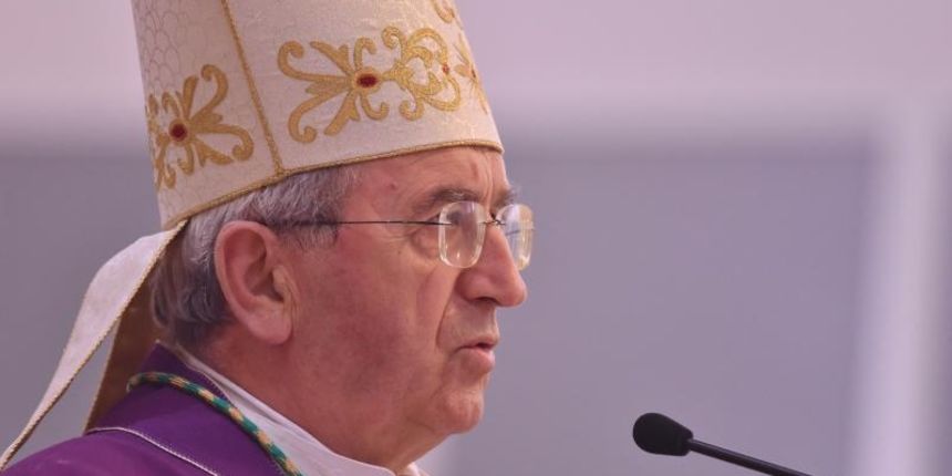 Kistanje: Zadarski nadbiskup Želimir Puljić blagoslovio relikvije sv. Nikole. Foto: Hrvoje Jelavić/PIXSELL Kistanje: Zadarski nadbiskup Želimir Puljić blagoslovio relikvije sv. Nikole. Foto: Hrvoje Jelavić/PIXSELL