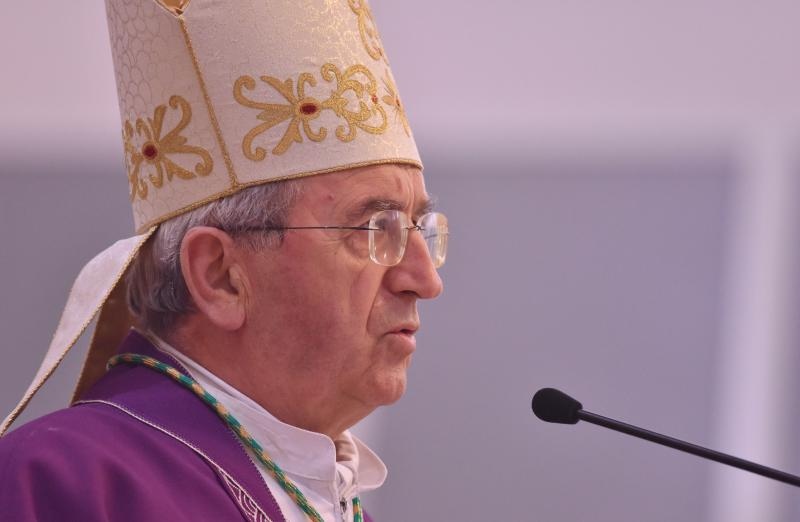 Kistanje: Zadarski nadbiskup Želimir Puljić blagoslovio relikvije sv. Nikole. Foto: Hrvoje Jelavić/PIXSELL Kistanje: Zadarski nadbiskup Želimir Puljić blagoslovio relikvije sv. Nikole. Foto: Hrvoje Jelavić/PIXSELL