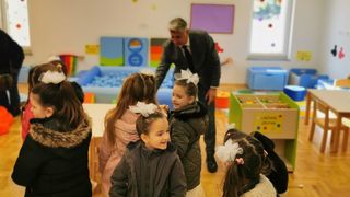 Otvoren dječji vrtić u Pakoštanima i započeli radovi na izgradnji luke u Dragama Otvoren dječji vrtić u Pakoštanima i započeli radovi na izgradnji luke u Dragama