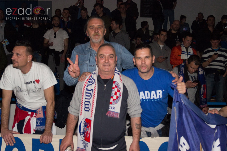 Humanitarno gledanje utakmice Zadar-Cibona (85-84) u Jazinama Humanitarno gledanje utakmice Zadar-Cibona (85-84) u Jazinama